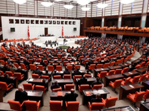Sınır ötesi operasyon tezkeresi TBMM'de kabul edildi