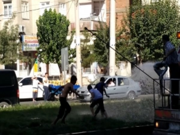 Çocukların ilginç serinleme yöntemi