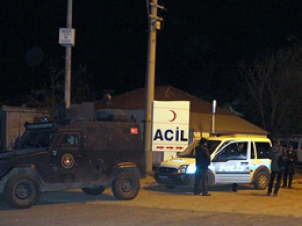 Diyarbakır'da yapılan saldırıda 2 polis hayatını kaybetti