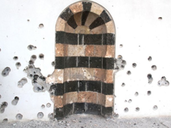 Çatışmalarda tarihi cami kurşunların hedefi oldu