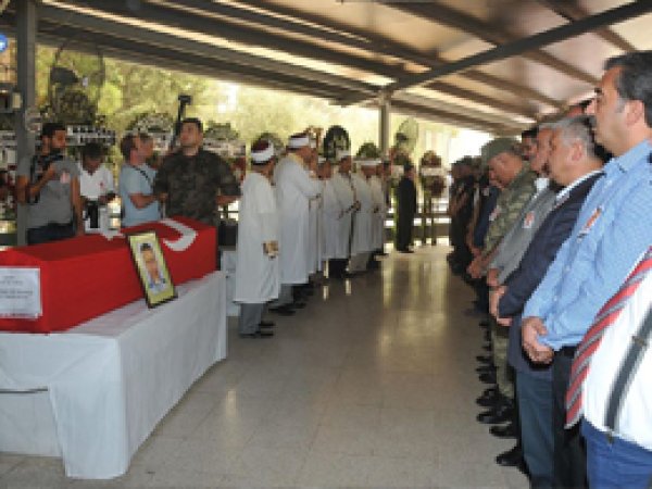 Hayatını kaybeden polis toprağa verildi