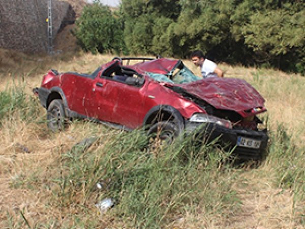 Kâhta'da trafik kazası: 1 ölü 4 yaralı