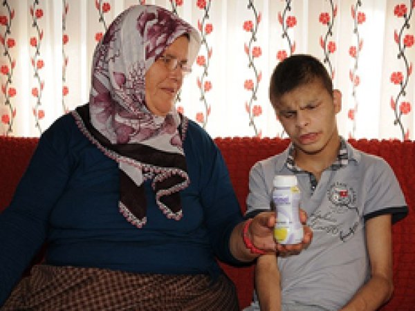 18 yıldır sadece süt ve mama ile besleniyor
