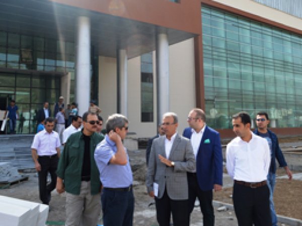 Bitlis Valisi Çınar yeni binada incelemelerde bulundu
