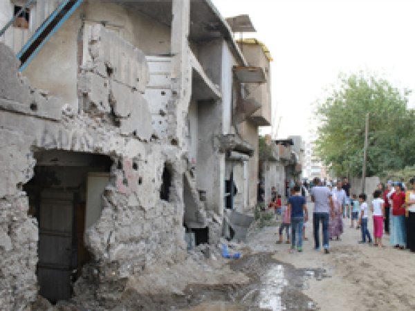 Cizre'de yasağın ardından halk sokağa çıktı