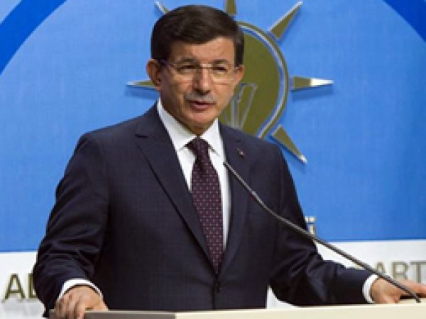 Ahmet Davutoğlu yeniden AK Parti Genel Başkanı seçildi