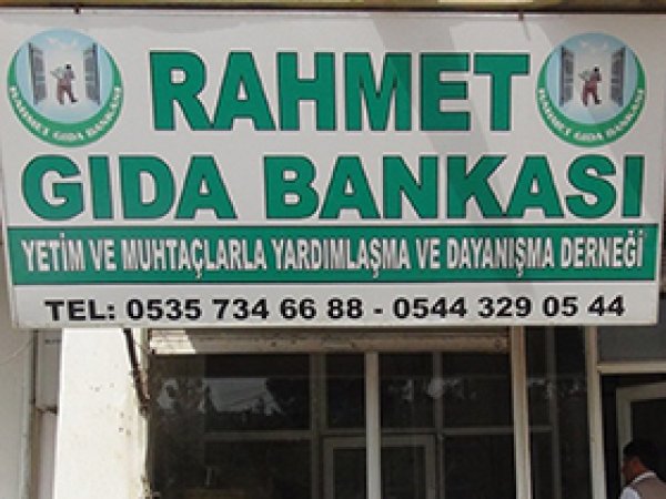 Yasin'nin yerine et dağıtmaya var mısınız?