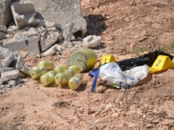 Çöp konteynırında 8 adet patlayıcı bulundu