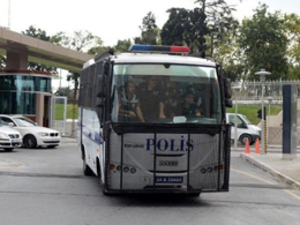 Polis otobüsüne bombalı saldırı