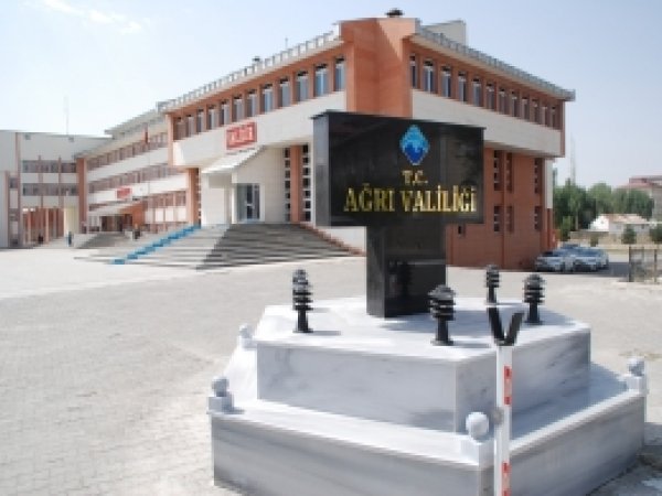 Ağrı'da 1 PKK'li teslim oldu