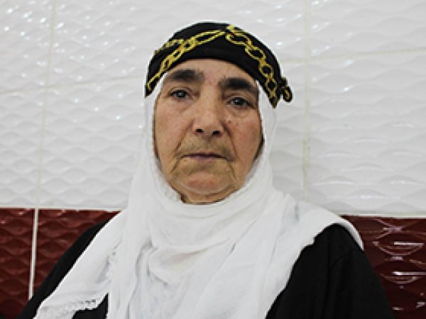 Diyarbakırlılar annelerine hürmet gösteriyorlar