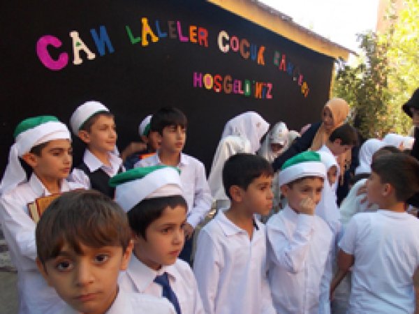 Can Laleler karnelerini aldı