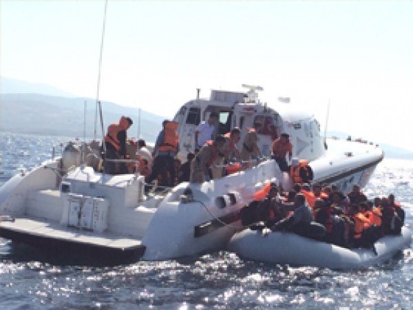 Çanakkale'de mülteci bot battı: 13 ölü