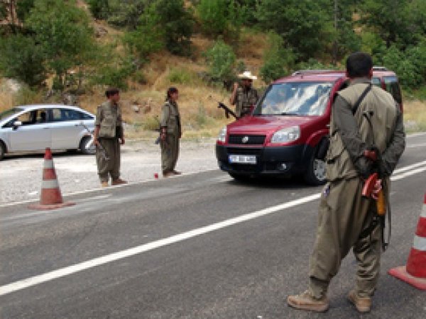 PKK Silvan-Batman yolunu trafiğe kapattı