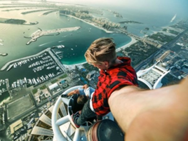 Selfie köpekbalığından daha tehlikeli