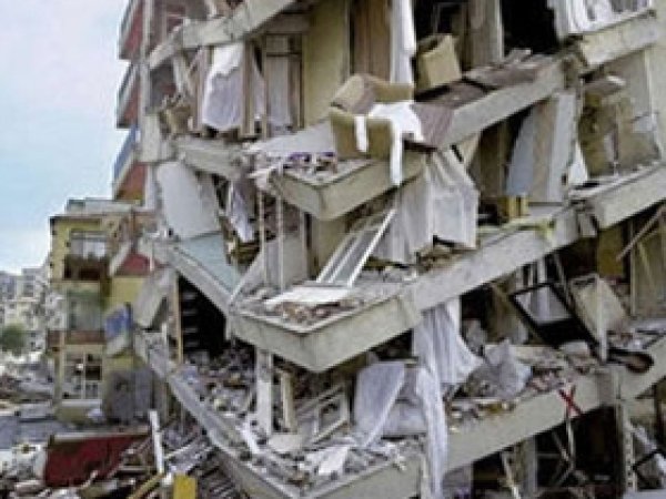 Endonezya'da 6,6 büyüklüğünde deprem