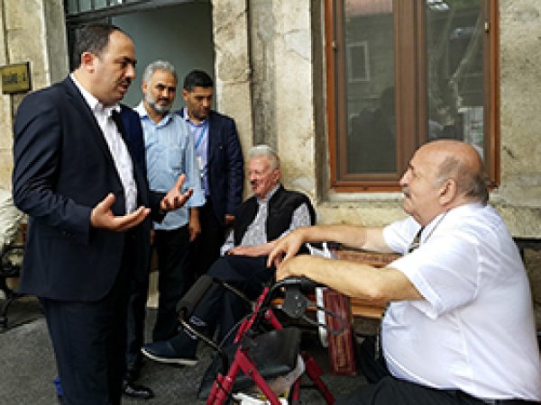 HÜDA PAR'dan Darülaceze'ye bayram ziyareti
