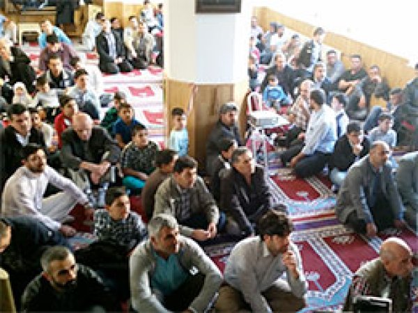 Hollanda'da anlamlı bayramlaşma