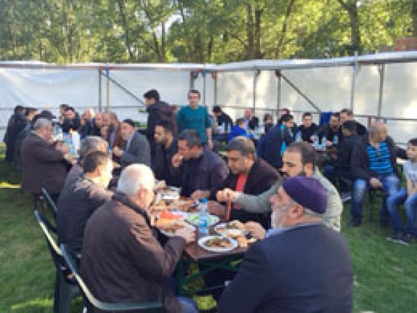 Hamburg'ta toplu Bayramlaşma şenliği