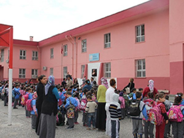 Adana'da ilk ders zili çaldı