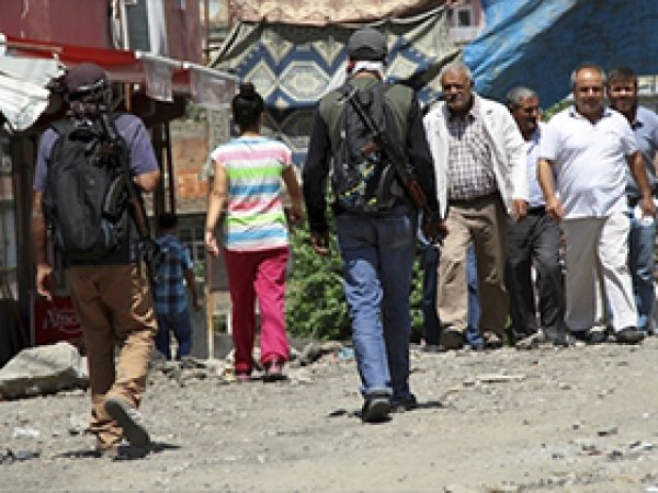 PKK'liler Dargeçit'te mahalleyi boşalttı