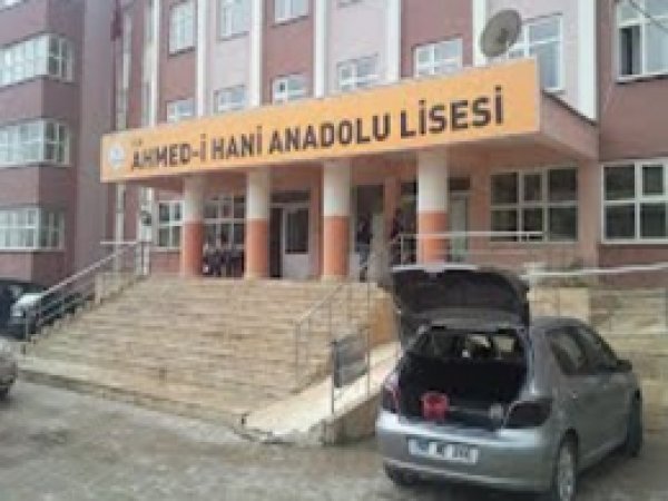 Van'da liseye bombalı ve silahlı saldırı