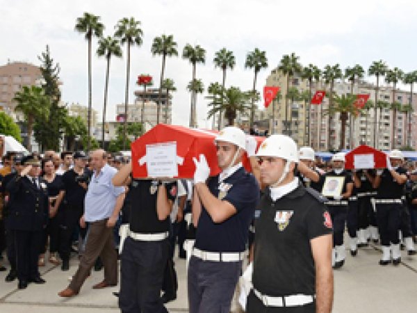 Hayatını kaybeden polisler için tören düzenlendi