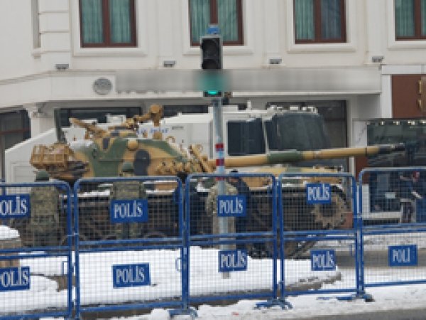 Sur'da çatışmalar şiddetlendi, tanklar şehirde