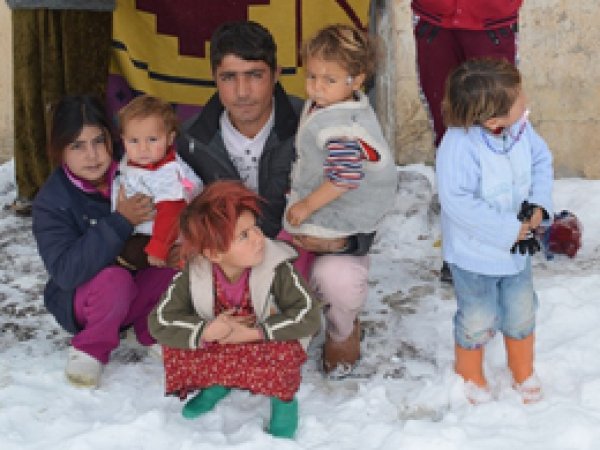 Suriyeli çocuklar donarak ölmek istemiyor