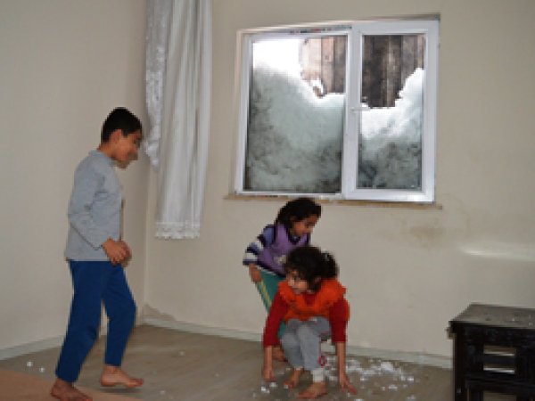 Bitlis'te TOKİ evleri tehlike saçıyor