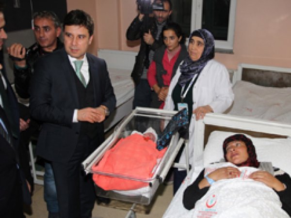 Van'da yeni yılda doğan ilk çocuğa 'Ömer' ismi verildi