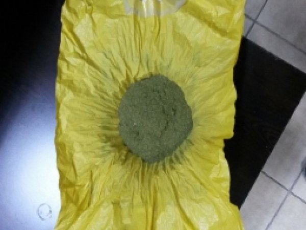 Tarsus'ta 19 kilo esrar ile 2 adet ruhsatsız tabanca ele geçirildi
