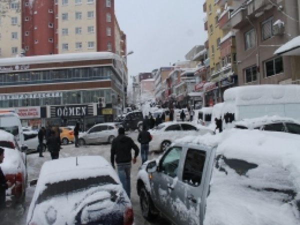 Şırnak'ta kış hayatı felç etti