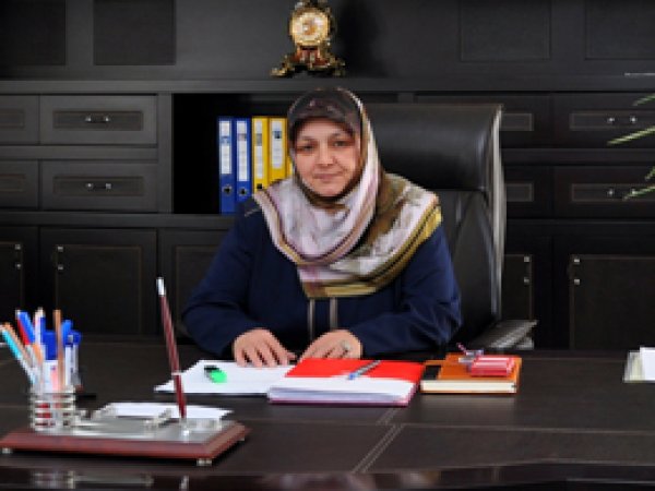Başörtüsü mağduru öğretmene iade-i itibar