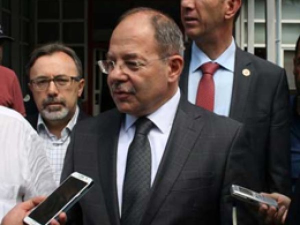 Eşi özel sektörde çalışan hekimlere nakil yok