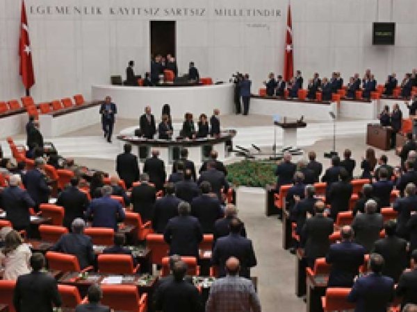 Yasama yılına sakin başlangıç