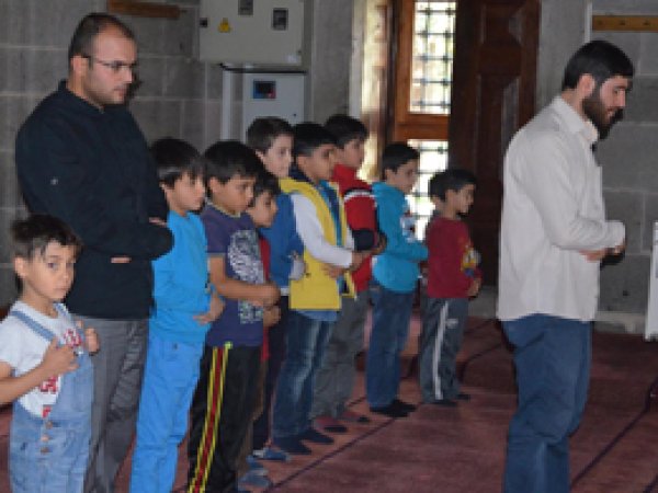 Çocuklara namazı sevdirme programı