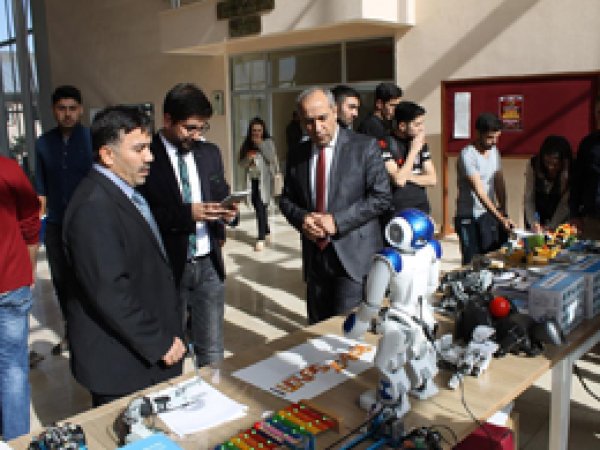 Öğrenciler istedikleri robotu yapabilecek