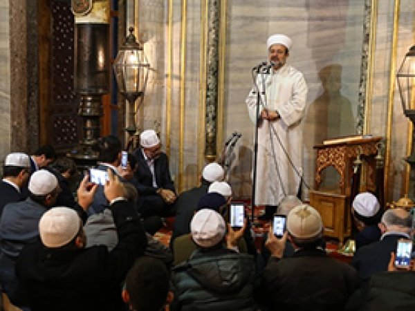 'İslam, hocaların tartıştığı kadar zor değil'