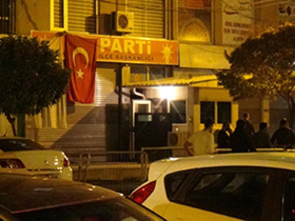 Kızıltepe'de AK Parti binasına saldırı
