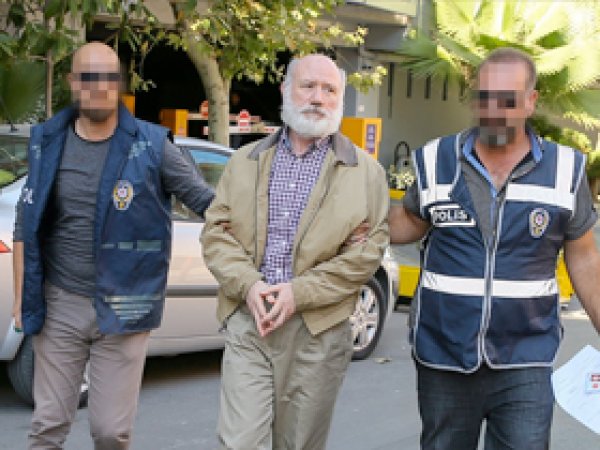 Tuğamiral İrfan Arabacı tutuklandı 