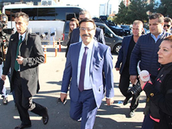 Diyarbakır'a atanan kayyım göreve başladı