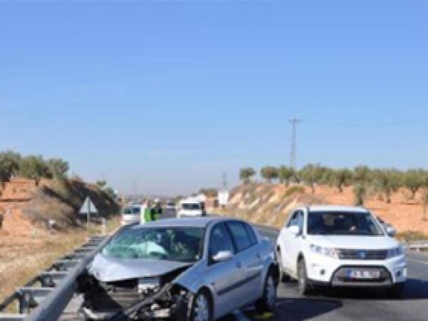 Nizip'te trafik kazası: 2 ölü
