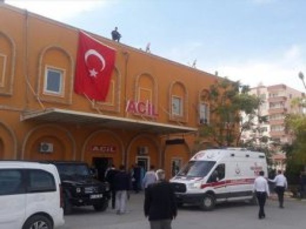 Derik Kaymakamlığına saldırı: 3 yaralı