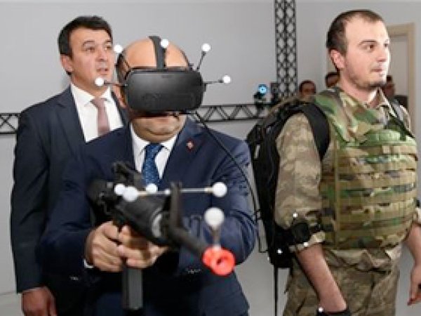 Bakan Işık lazerli atış sistemini denedi