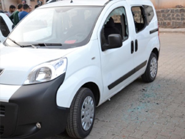 Siverek'te bir ev 2 araca silahlı saldırı
