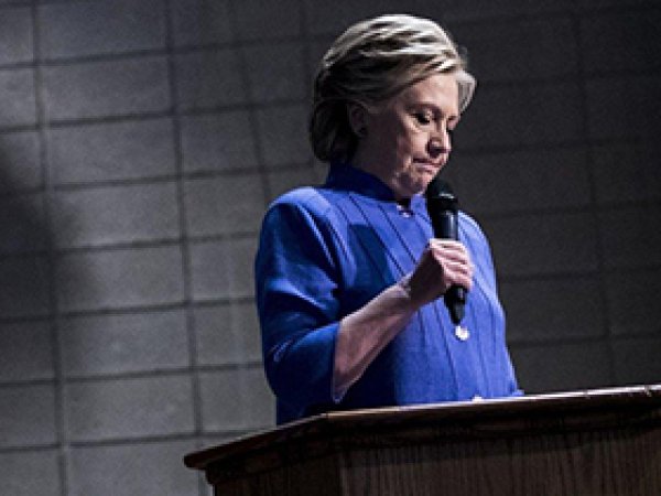 Seçimi kaybeden Clinton FBI'yı suçladı