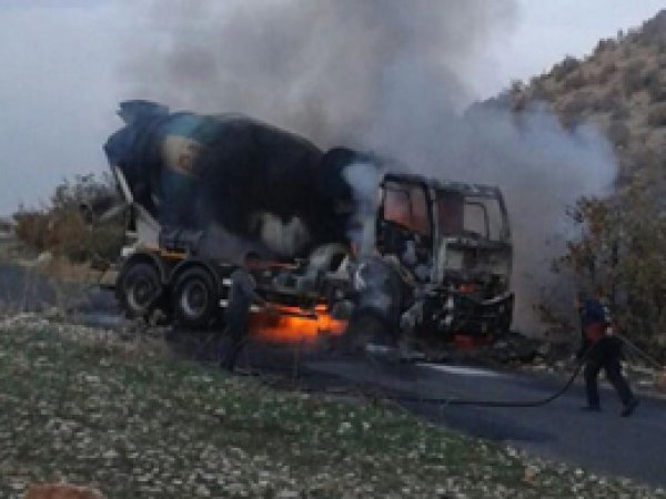 PKK beton mikserini ateşe verdi