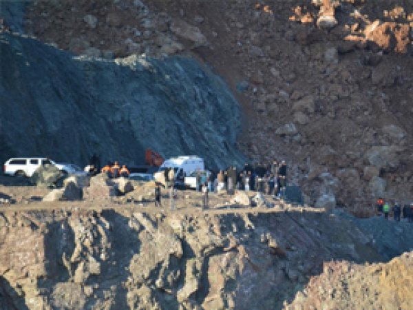 Göçük altında 19 işçi kaldı iddiası