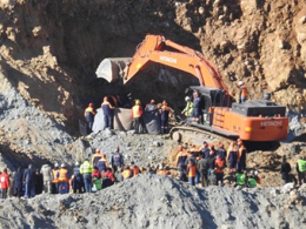 Göçük altındaki 8’inci işçinin cesedine ulaşıldı